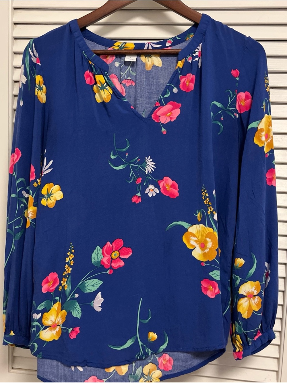 Old Navy Blue Floral V‑Neck Long puff-Sleeve Blouse